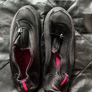 Speedo Women's Black and Pink Slip-On water beach Shoes 6